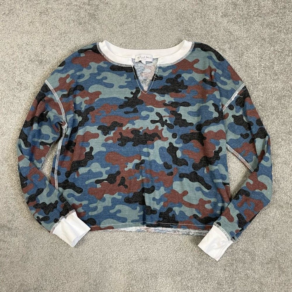 Michael Stars Women’s XS Camo Camouflage Red Blue Green Blouse Shirt Top V Neck